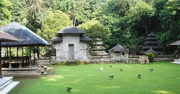 Paket Tour 1 Hari Tanah Lot